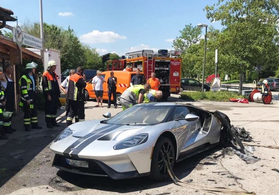 The first trip of supercar Ford GT ended with total destruction
