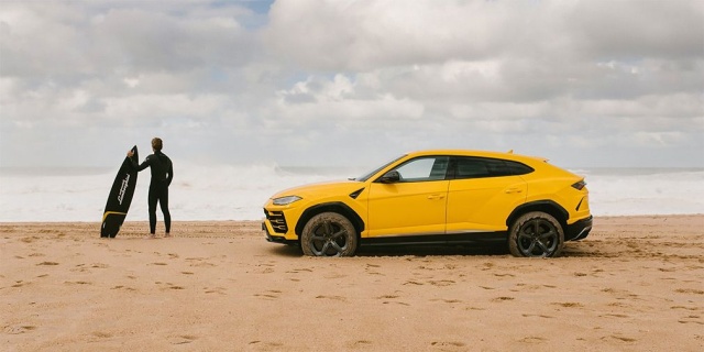 Lamborghini Urus shows on video what he can do on off-road roads
