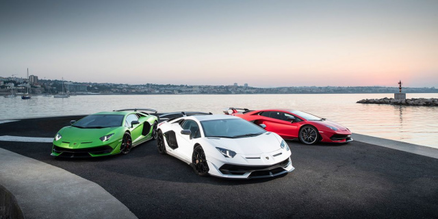 The evolution of Lamborghini Aventador in a 6-minute video