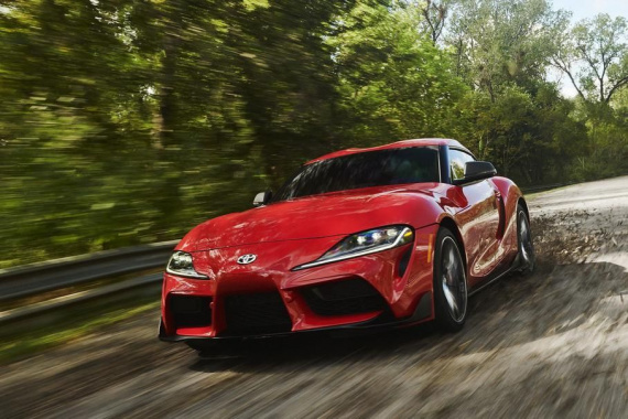 Toyota Supra fights BMW Z4 at the Nurburgring (VIDEO)