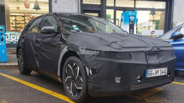 Hyundai Ioniq 5 SUV tested on Italian roads 