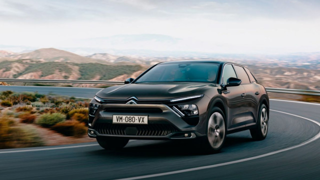 Citroen C5 X: debut of a new sedan crossover 