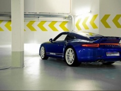 Custom Porsche 911 Marks 5 Million Facebook Followers pic #1158