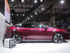 The Clarity Fuel Cell from Honda: as Easy as a Petrol Vehicle pic #4758