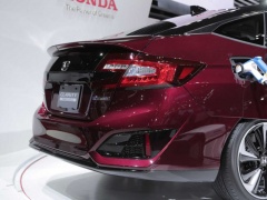 The Clarity Fuel Cell from Honda: as Easy as a Petrol Vehicle pic #4759