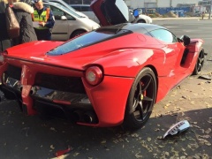 LaFerrari crashed into 3 Parked Vehicles in Budapest pic #4765