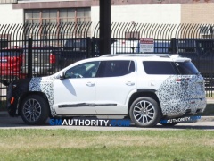 2020 GMC Acadia Was Caught While Testing The Mid-Cycle Refresh