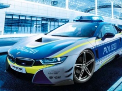 BMW i8 hybrid became a patrol car
