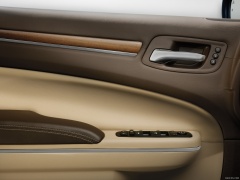 Chrysler 300 Luxury Series pic