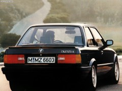 BMW 3-series E30 pic