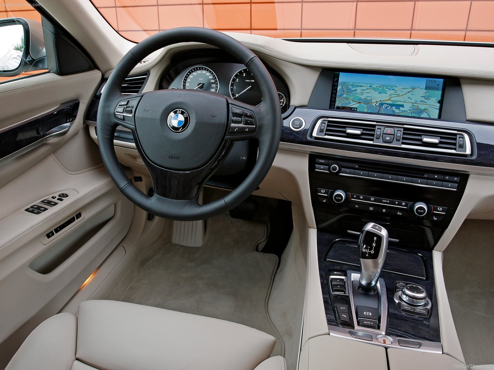 Фото салона BMW 7-series L. Интерьер BMW 7-series L.