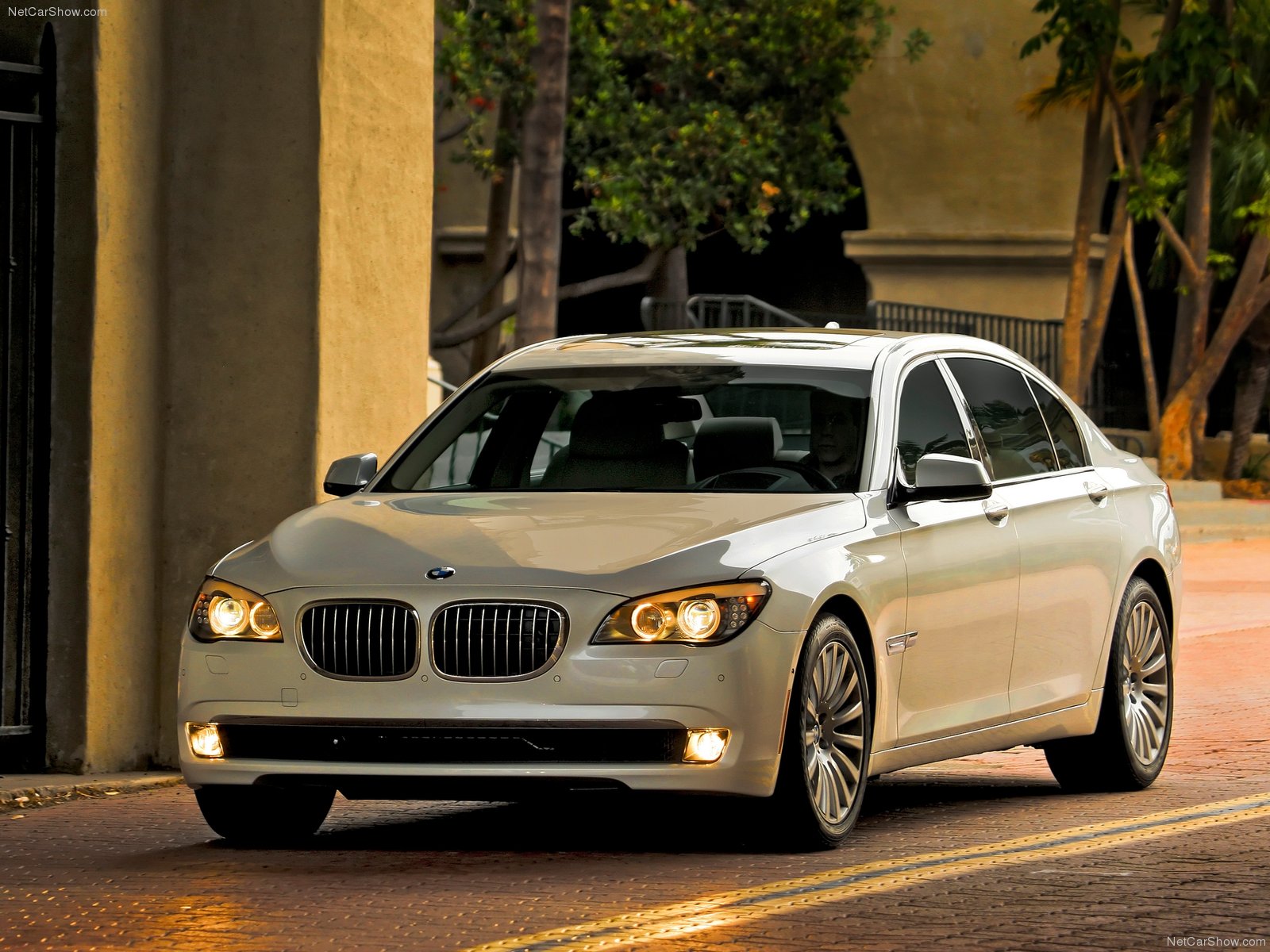 BMW 7-series F01 F02 photos - PhotoGallery with 120 pics| CarsBase.com