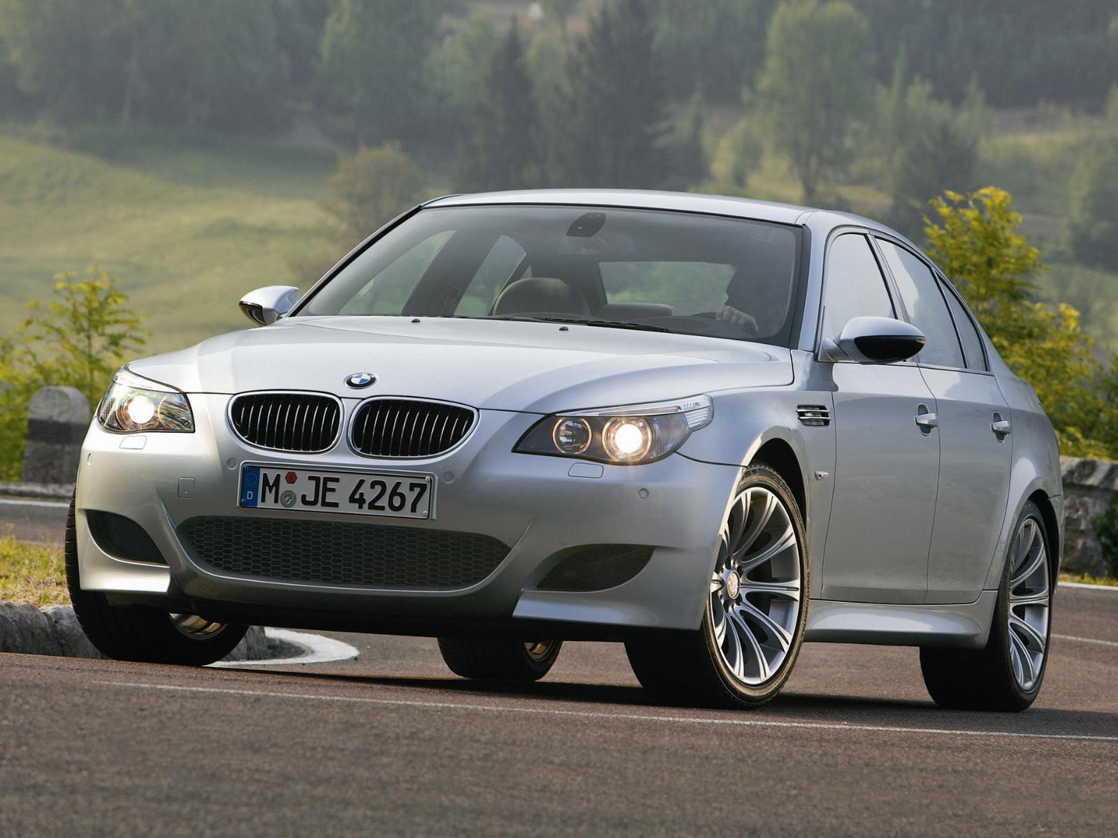 BMW M5 E60 photos PhotoGallery with 43 pics