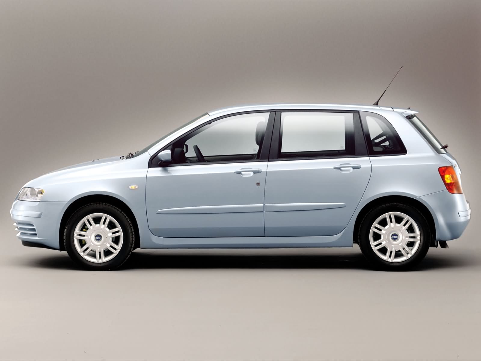 You can use this Fiat Stilo photo #5257 as wallpaper (poster) for desktop