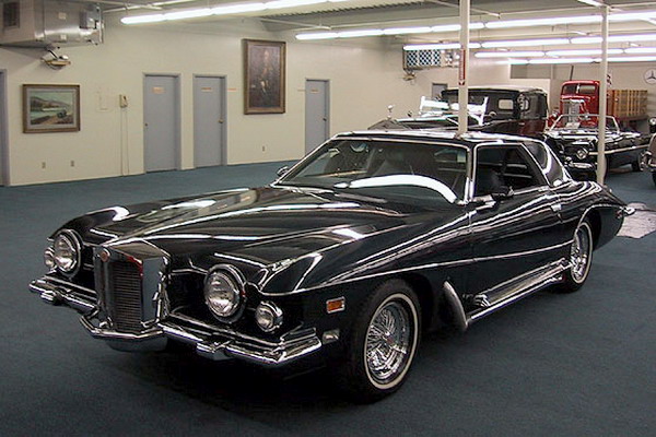 You can vote for this Stutz Blackhawk photo
