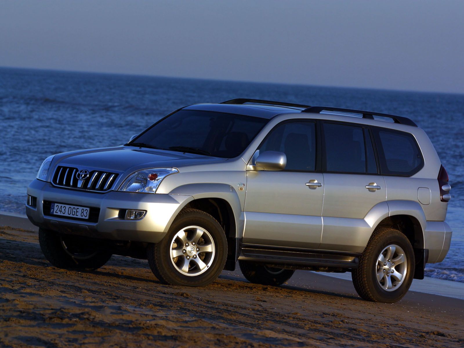 Toyota Land Cruiser 120 photos PhotoGallery with 9 pics