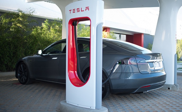 Tesla Supercharger: Now from the East Coast to the West Coast for Free