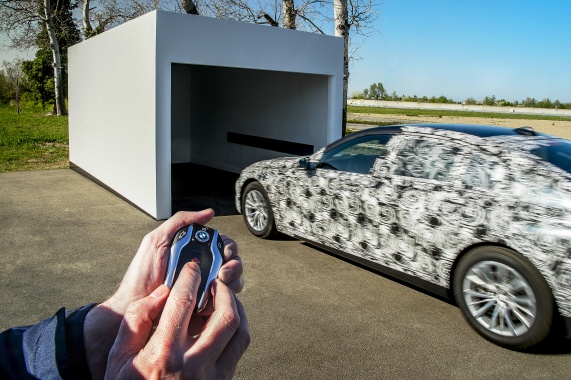 Parking the 2016 BMW 7 Series does not require a Driver