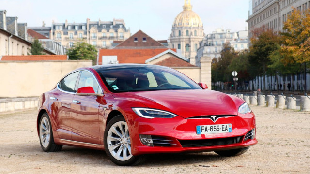 Repairs begin for 135,000 Tesla models
