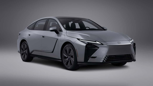Lexus Unveils the 2026 ES with Hybrid and Electric Variants