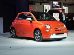 Fiat 500e Starts with $32,500 or $199 Lease per Month pic #52
