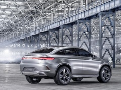 Concrete-Conquering SUV: New Idea of Mercedes pic #3264