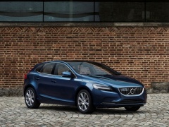 A New Face of Next Year's Volvo V40 and V40 Cross Country pic #4999