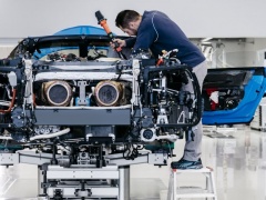 Check Out the Fancy Bugatti Chiron Factory pic #5456