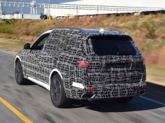 The first pre-series photos of the new crossover BMW X7