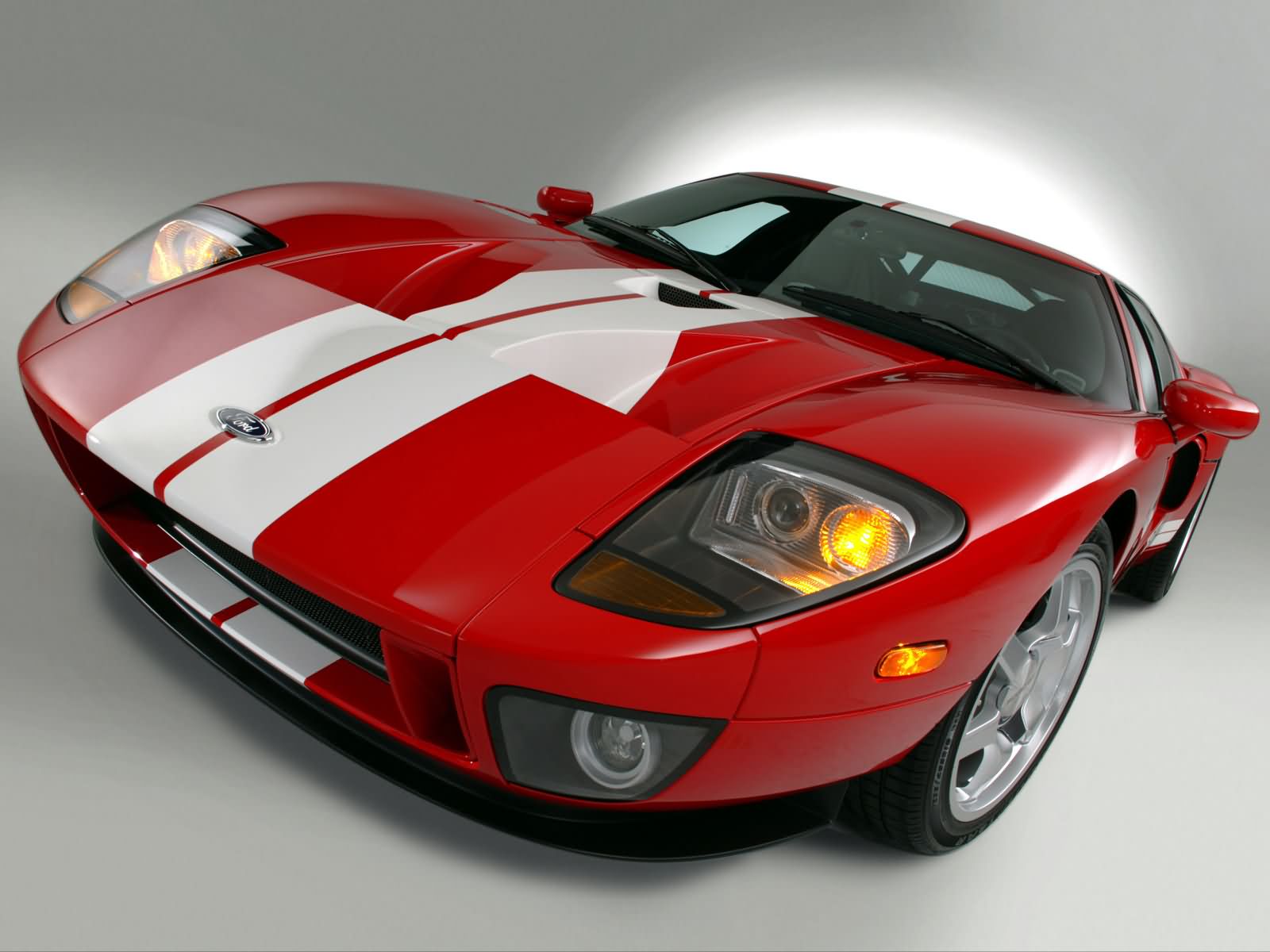 красный спортивный автомобиль Ford GT бесплатно